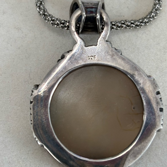 Elegant Silver Pendant Necklace - Picture 3 of 3